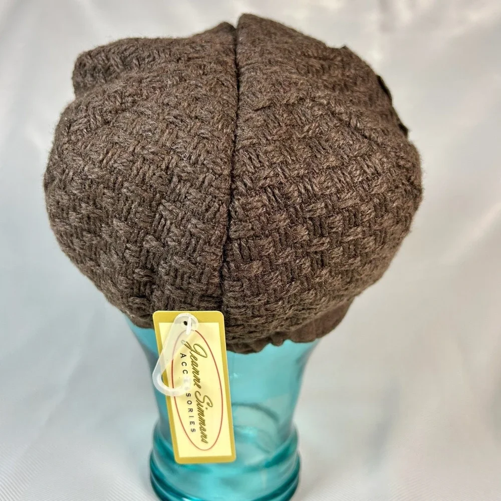 Newsboy Cap Hat Mod Brown Woven Sweater Knit Felt Brim Leaf & Button Detail OSFM